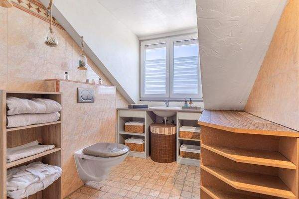 Badezimmer im Dachgeschoss