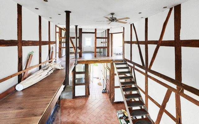 Der Treppenaufgang mit Sicht in das EG