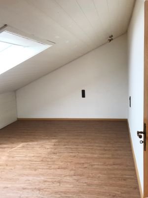 Wohnung DG rechts Bild 2.jpg