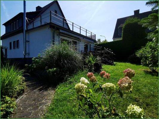 Blick vom Garten linke Hausseite