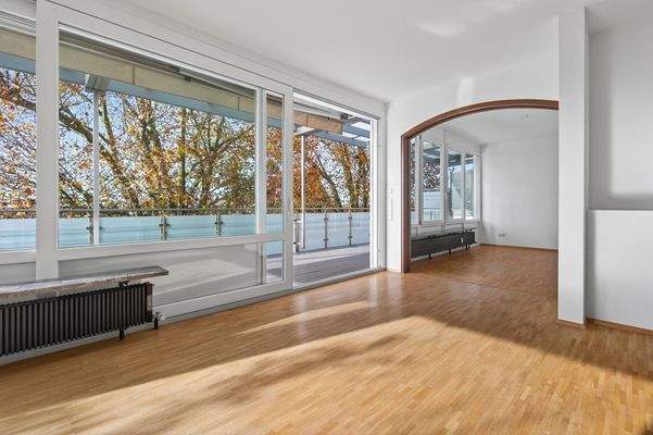 Terrasse mit Bibilothek