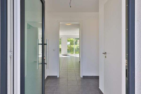 Eingangsbereich eines leerstehenden Hauses