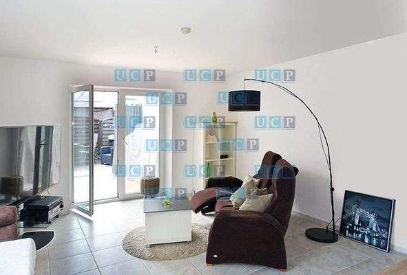 F837A3E9-1272-4C48-B267-C3B629