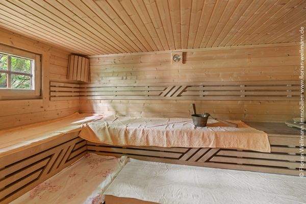 Geräumige Sauna.