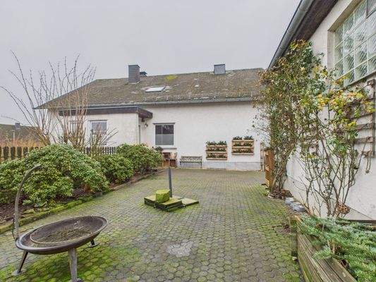 CAM01223G0-PR0176-STILL089