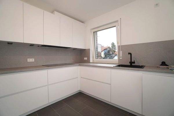 Einbaulküche, Herd und Waschbecken