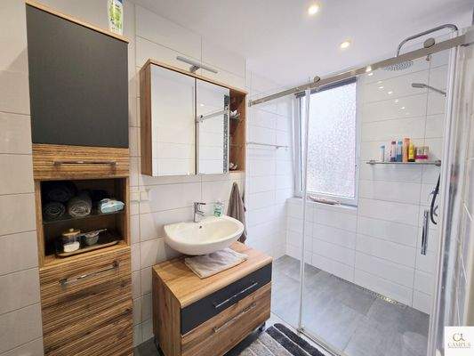 Haus 1 Badezimmer mit Dusche