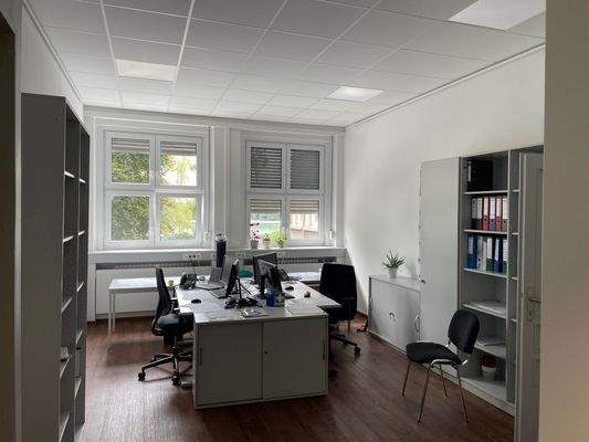 Büro 2.jpg