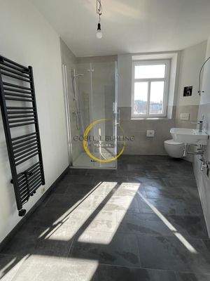 Fertig gestelltes Badezimmer