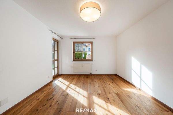 Schlafzimmer mit Zugang zur Terrasse