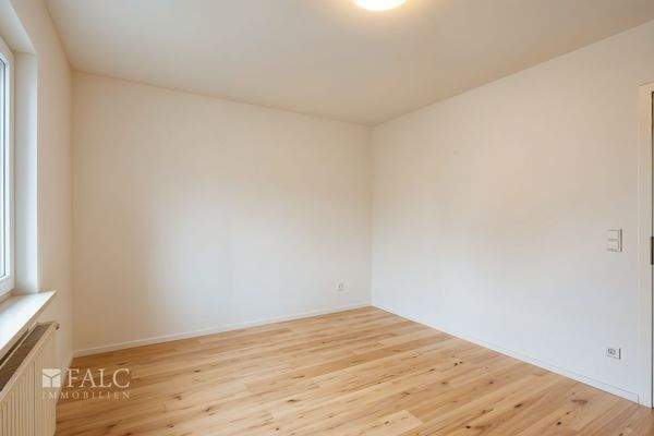 Zimmer 2 EG: Raumperspektive / Renovierungsvorschlag - (KI generiert)