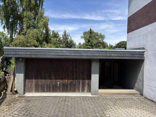 Garage mit Zugang Souterrainwohnung
