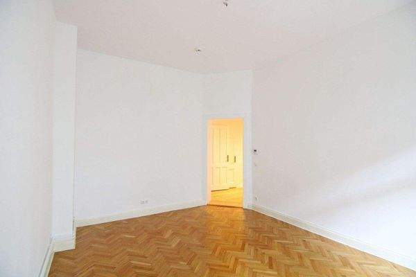 Tolles Wohnzimmer mit Balkon