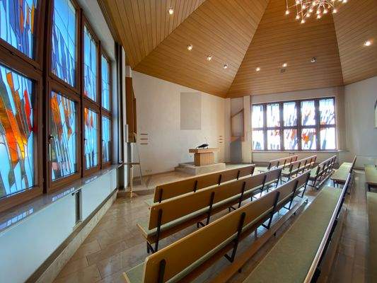 Kirchensaal Bild 3.JPG