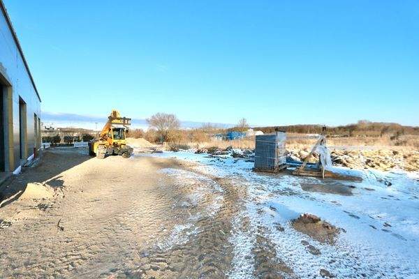 zukünftig Stellplätze 