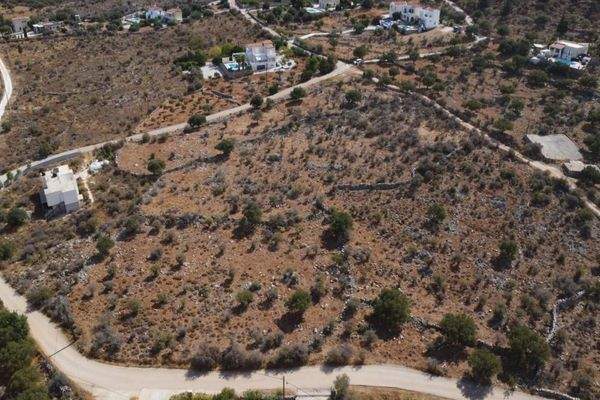 Kreta, Kokkino Chorio: Malerisches Grundstück mit Meerblick und Baurechten zu verkaufen