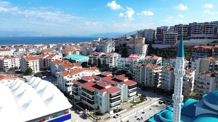 Apartment with Pool Near the Coast in Mudanya Bursa