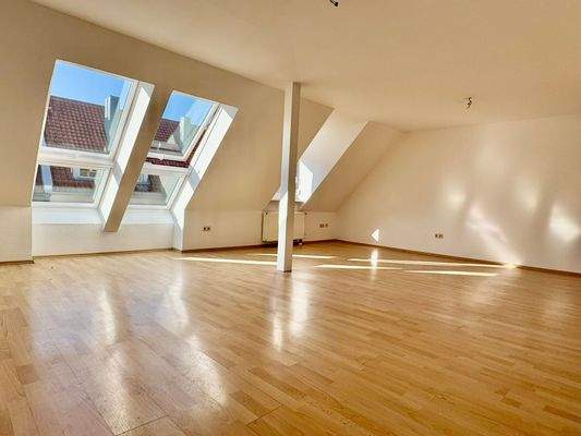 Helles Dachgeschosszimmer