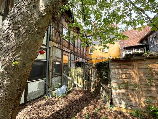 Nebengebäude-Garten