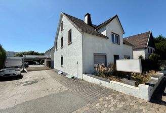 Einfahrt straßenseitig