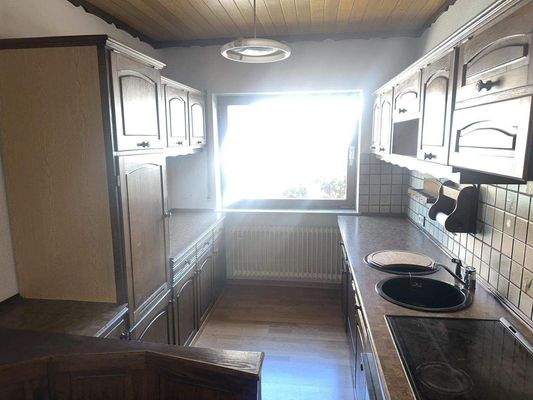 Küche mit Einbauküche