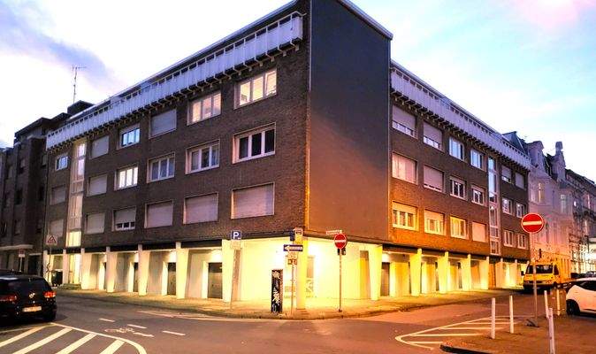 Beleuchtete Außenansicht