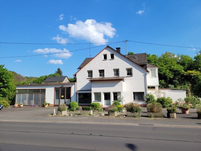 Ein- bis Zweifamilienhaus mit ehem. Werkstatt