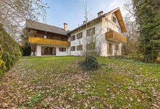 Die Südseite des Mehrfamilienhauses