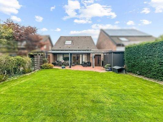 Rückansicht und Garten