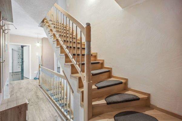 Treppe zum Dachgeschoss