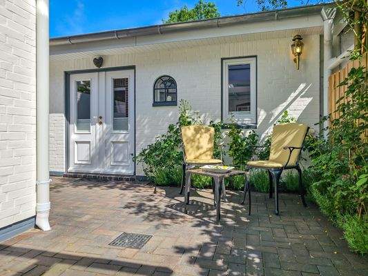 1. Patio mit Atelier.jpg