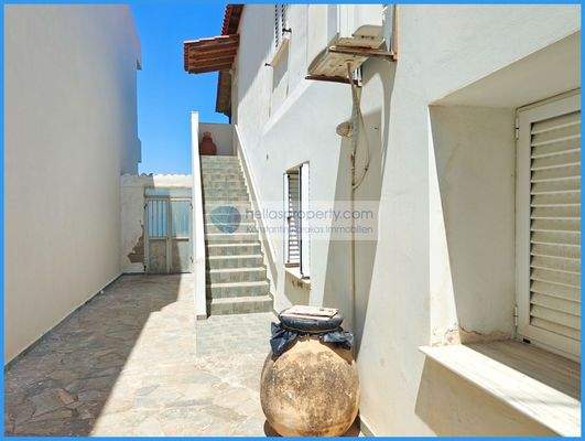 b66190877a3441d49363c5cc74f9f0f8-original