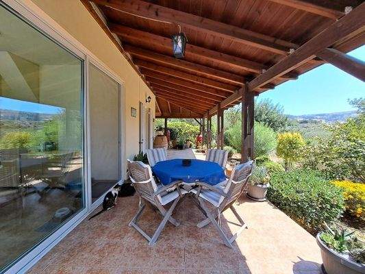 Kreta, Gavalochori: Charmante Landvilla mit drei Schlafzimmern und Pool zum Verkauf