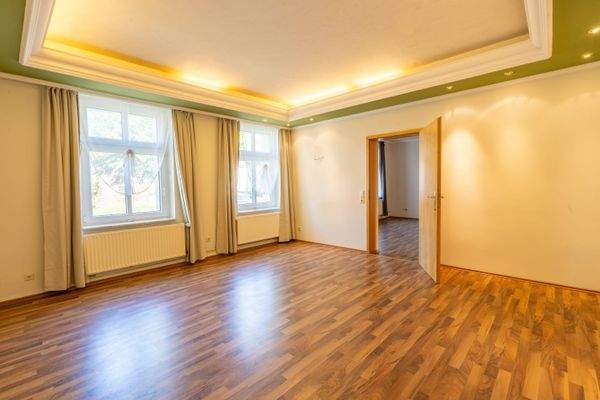 Schlafzimmer (ehemalig Büro)