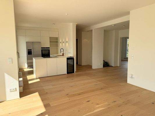 4. Küche und Wohnzimmer
