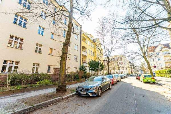 Straße vor dem Haus