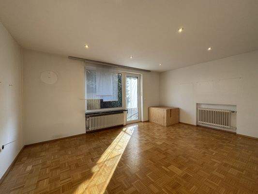 Wohnzimmer mit Zugang zur Terrasse