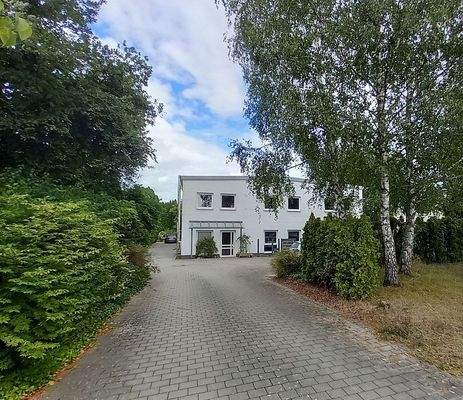 Halle Ansicht von Einfahrt2