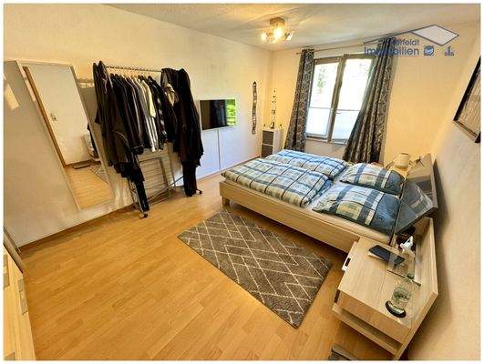 Geräumiges Schlafzimmer