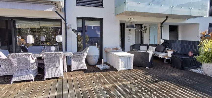 Terrasse Blick auf Sitzgruppen