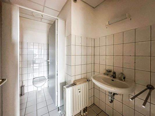 Badezimmer (1. OG links)