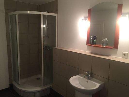 Badezimmer Keller Nebengebäude 2.JPG