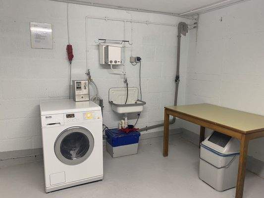 gemeinschaftlicher Wäscheraum im Keller