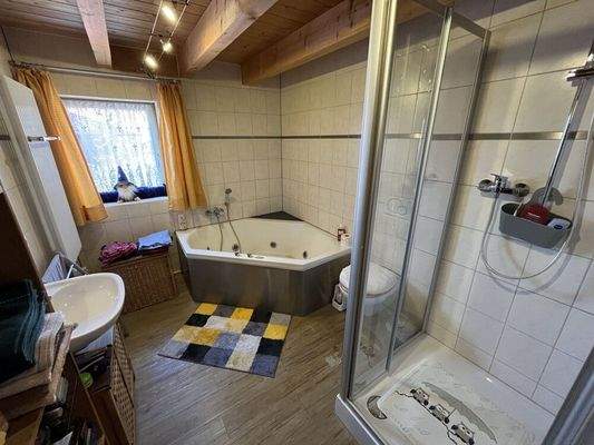 Badezimmer im Obergeschoss