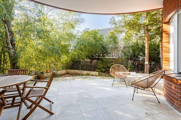 Weitläufige, uneinsehbare Terrasse