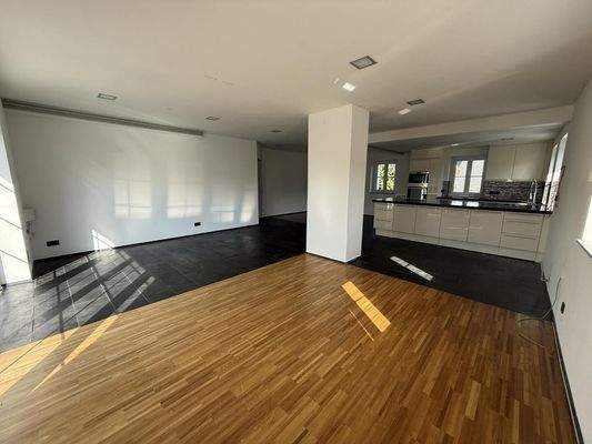 20251014_114540286_iOS