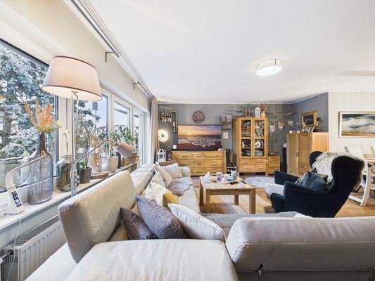 Große Fensterfront Wohnzimmer OG