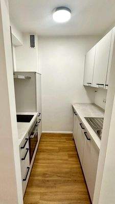 Moderne weiße Küchenzeile