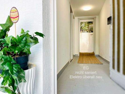02_HausTuereFlur Large.jpeg