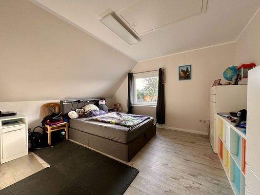 Schlafzimmer 1 im DG